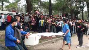 Phát hiện xác chết đang phân huỷ trên mặt hồ Linh Đàm ở Hà Nội