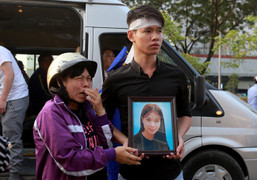 Cháy chung cư Carina: Đưa linh cữu 3 nạn nhân về thăm nhà lần cuối