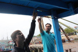 Tàu ngư dân Quảng Ngãi tố bị tàu nước ngoài tấn công ở Hoàng Sa