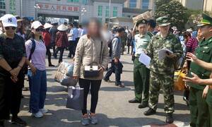 Hứa có việc làm lương cao, lừa bán phụ nữ sang Trung Quốc