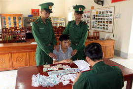 Bắt giữ kẻ vận chuyển trái phép 200 gói ma túy ở Quảng Ninh