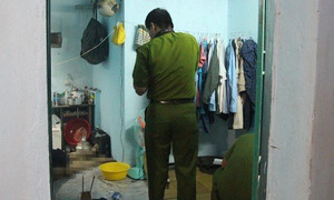 Bàng hoàng phát hiện bạn cùng phòng trọ chết dưới nền nhà