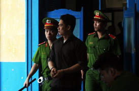 Bị bạo lực tình dục, nam sinh sát hại giám đốc đồng tính