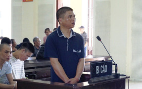 Dùng ma túy bị ảo giác, đâm chết bạn rồi ra đầu thú