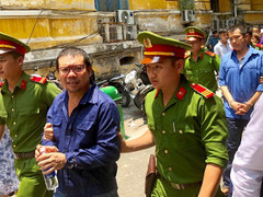 Mua bán logo 'xe vua': Nguyên cảnh sát giao thông tố sếp nhận hối lộ