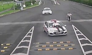 Bắt khẩn cấp tài xế taxi đâm nhân viên an ninh sân bay Nội Bài