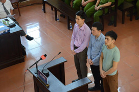 Luật sư đề nghị áp giải nguyên Giám đốc Bệnh viện đa khoa Hòa Bình tới toà