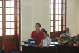 Bị bạn tạm giam dọa 'chắc chắn bị bắn', kẻ vận chuyển ma túy thay đổi lời khai