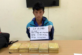 Bị bắt quả tang, nhóm buôn ma túy điên cuồng lao xe vào cảnh sát