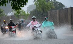 Thời tiết ngày 19/9: Hà Nội mưa dầm dề cả ngày, nguy cơ xảy ra lốc, sét