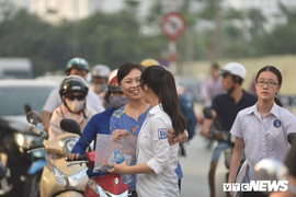 Muôn màu cảm xúc ngày đầu thi tuyển sinh vào lớp 10 ở Hà Nội