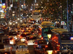 Bị kích động, nhiều người xuống đường gây rối, giao thông nhiều thành phố tê liệt