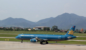 Thời tiết xấu, máy bay Vietnam Airlines hạ cánh lệch vị trí tại sân bay Nội Bài