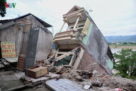 Cận cảnh 'hà bá' sông Đà nuốt trọn nhiều nhà dân ở Hòa Bình