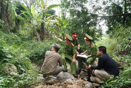 Vận động trùm ma túy mang án tử trốn truy nã ở Hang Kia, Pà Cò ra đầu thú