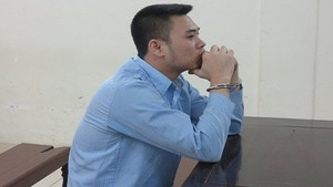 Vay tiền bị tính lãi cao, nam thanh niên dùng kéo đâm liên tiếp đồng nghiệp