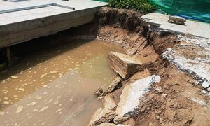 Đường kè sông Tiền ở Tiền Giang xuất hiện nhiều vết nứt, sụt lún