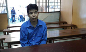 Kẻ đâm thấu tim vợ cũ mỉm cười khi tòa tuyên án tử hình