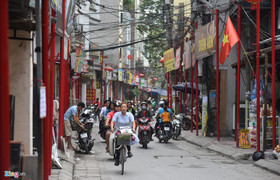 Thí điểm tuyến phố văn minh, dựng hàng trăm chiếc cột trên vỉa hè ở Thủ đô