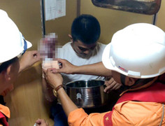 Cứu thuyền viên Philippines bị dập nát tay phải