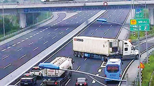 Vì sao lái xe ô tô đi lùi, ngược chiều trên cao tốc ngày càng nhiều?