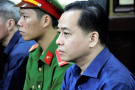 Vũ ‘nhôm’ được cho ngồi viết tại tòa: Luật sư phân tích tính pháp lý