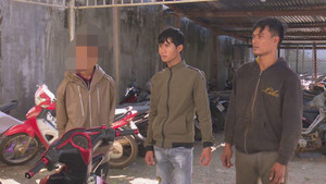 Vừa ra tù rủ nhau đi cướp tài sản của phụ nữ đi đường