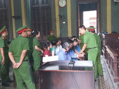 Nhóm người Trung Quốc tổ chức đánh bạc ở TP.HCM lãnh án