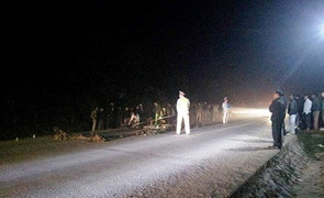 Xe tải tông hai vợ chồng đi xe máy thương vong rồi bỏ chạy ở Nghệ An