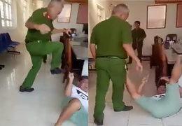 Nguyên nhân Phó trưởng công an phường đạp vào mặt người dân tại trụ sở ở Phú Yên
