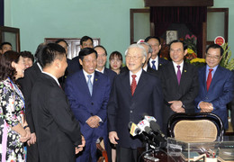 Tổng Bí thư, Chủ tịch nước chúc Tết lãnh đạo, đồng bào và chiến sĩ