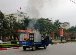 Chở nồi bánh chưng 'đang nấu', xe tải bốc cháy trên phố ở Thanh Hóa