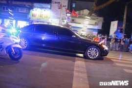 Sau tiệc chiêu đãi, Chủ tịch Kim Jong-un lên xe về khách sạn