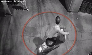 Truy tìm gã đàn ông nghi dâm ô 2 bé gái trong ngõ vắng ở Hà Nội