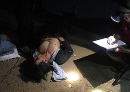 Mang súng đi trộm chó, 2 thanh niên bị dân vây bắt ở Quảng Nam