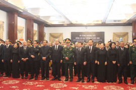 Ảnh: Lãnh đạo TP.HCM viếng nguyên Chủ tịch nước Lê Đức Anh