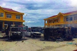 28 năm tù cho 2 kẻ gây rối, phóng hỏa đốt 4 ô tô của cảnh sát cơ động