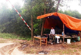 Trưởng công an xã mất súng và còng số 8 tại chốt kiểm dịch