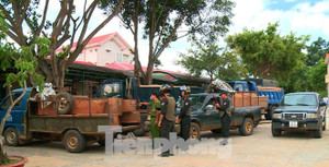 Cảnh sát dùng quả nổ trấn áp nhóm lâm tặc ở Đắk Lắk