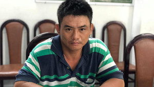 Bắt kẻ trộm hàng loạt dải phân cách ở Sài Gòn để bán sắt vụn