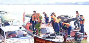 Lật tàu ở Đà Nẵng: 1.000 người tìm kiếm nạn nhân mất tích