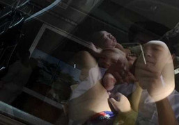 Tài xế taxi đỡ đẻ cho hành khách ngay trên xe