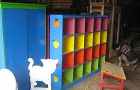 Bị tủ gỗ trong trường mầm non đè trúng, bé 6 tuổi thiệt mạng