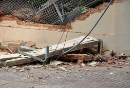 Tường sập đè 3 công nhân trong khu công nghiệp