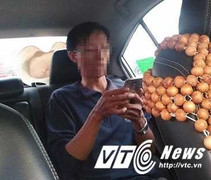 Dân Sài Gòn thuê ôtô chạy quanh thành phố bắt Pokemon