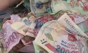 Dở khóc dở cười nhìn 30 triệu đồng co rúm vì con gái lấy máy sấy khô