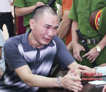 Gặp mẹ trước toà, gã giang hồ buôn ma túy khóc như mưa