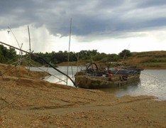 Khởi tố, bắt tạm giam 'cát tặc' đánh công an gãy chân