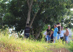 Nam thanh niên chết trong tư thế treo cổ, chân vẫn chạm đất