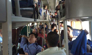 Xe khách nhồi nhét, tài xế luồn lách trốn CSGT sau kỳ nghỉ lễ